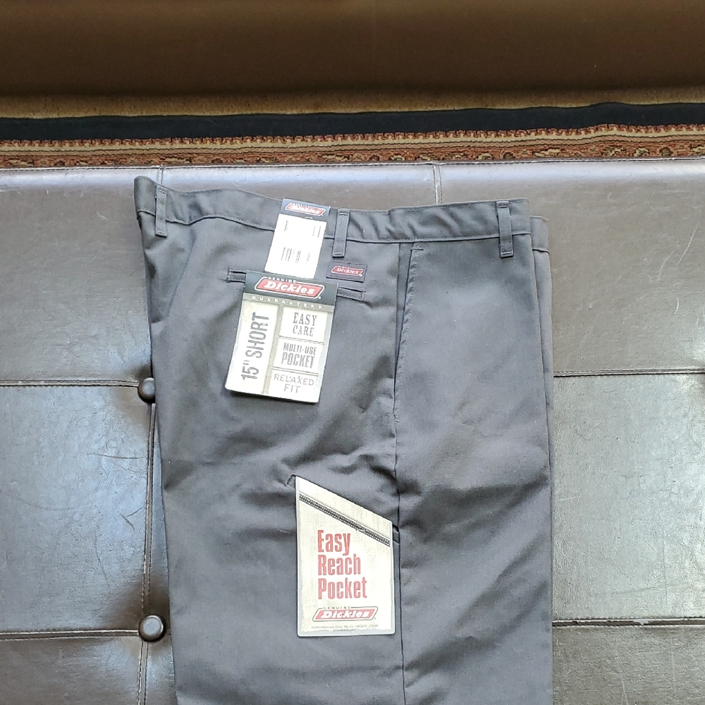 Dickies Men’s Size 42 NWT Dark Gray Chino Shorts